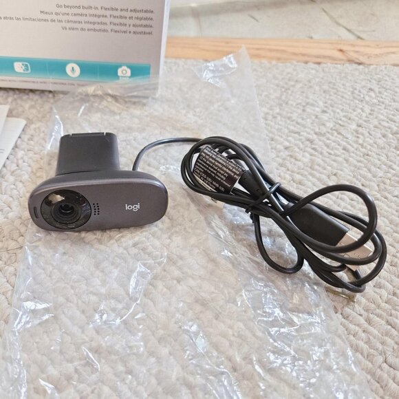 NEW Logitech c310 Webcam - Picture 3 of 10
